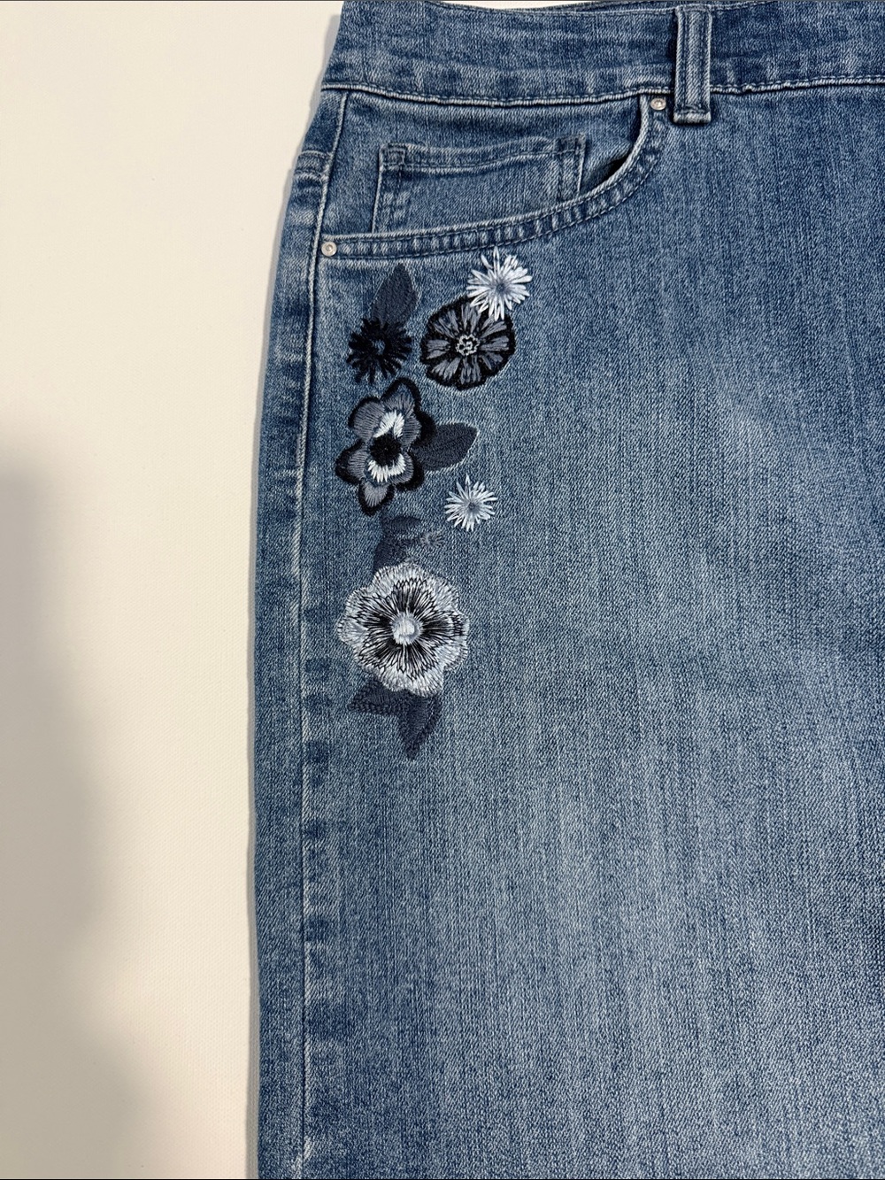 Style & Co Blue Denim Embroidered Floral Skirt Size 8 - Picture 3 of 13